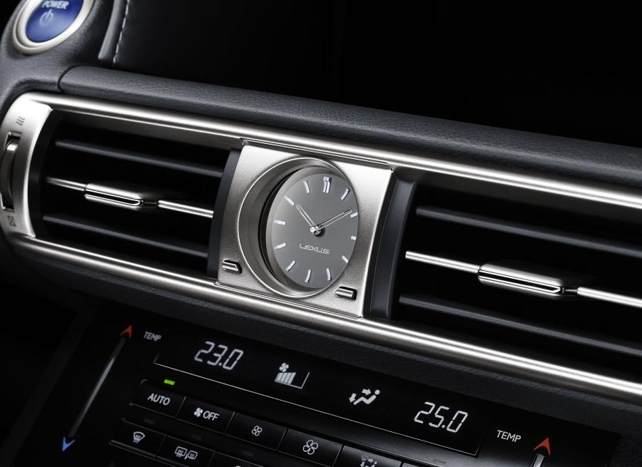  Lexus IS300h 2013 года  (фото 11 из 26)